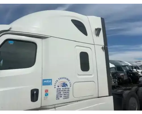 Freightliner Cascadia 126 Side Fairing