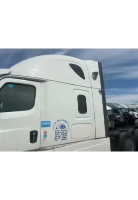 Freightliner Cascadia 126 Side Fairing