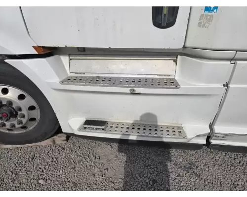 Freightliner Cascadia 126 Side Fairing