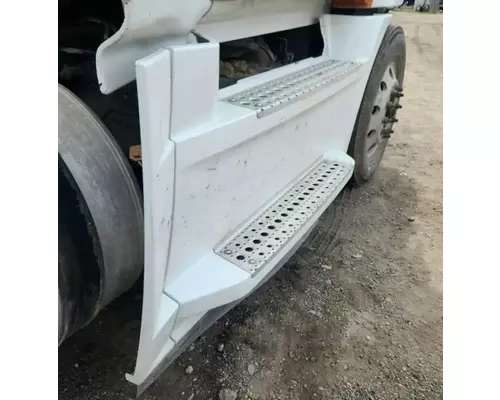 Freightliner Cascadia 126 Side Fairing