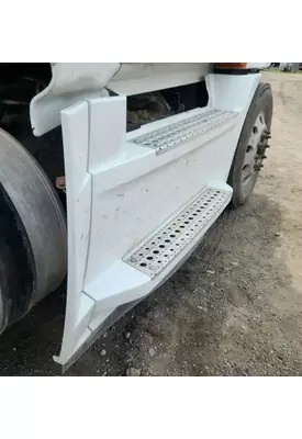 Freightliner Cascadia 126 Side Fairing