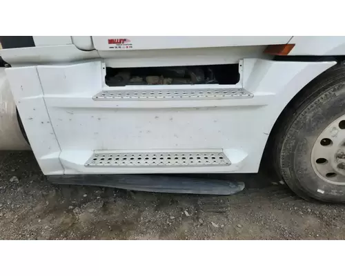 Freightliner Cascadia 126 Side Fairing