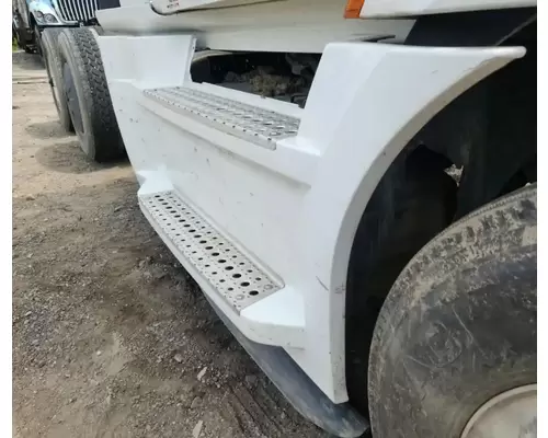 Freightliner Cascadia 126 Side Fairing