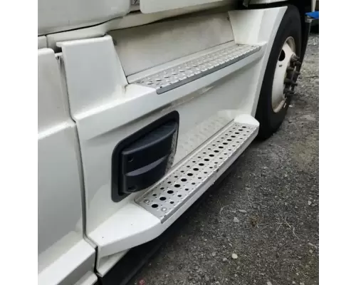 Freightliner Cascadia 126 Side Fairing