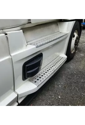 Freightliner Cascadia 126 Side Fairing