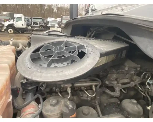 Freightliner Cascadia 132 Air Cleaner
