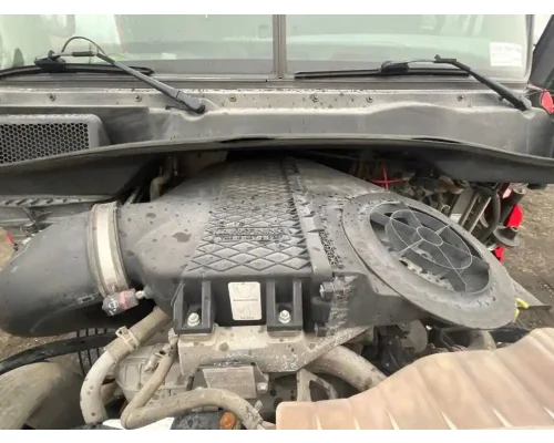Freightliner Cascadia 132 Air Cleaner