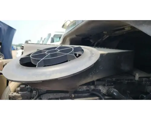 Freightliner Cascadia 132 Air Cleaner
