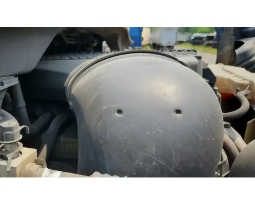 Freightliner Cascadia 132 Air Cleaner