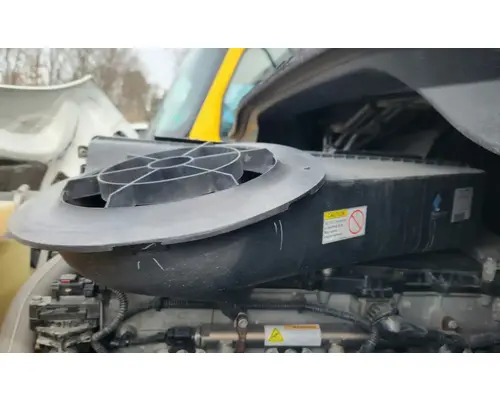 Freightliner Cascadia 132 Air Cleaner