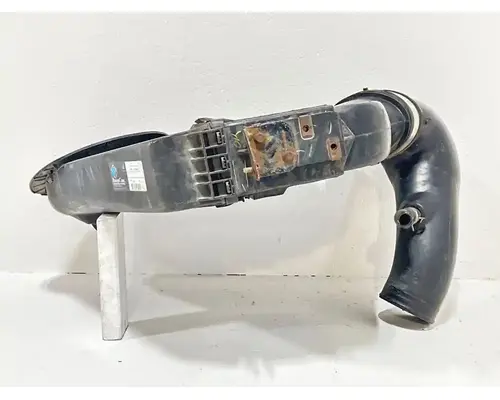Freightliner Cascadia 132 Air Cleaner