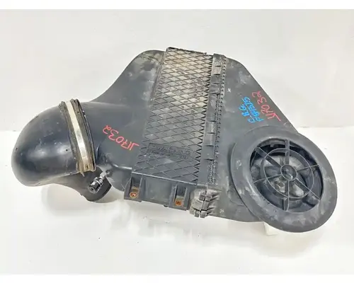 Freightliner Cascadia 132 Air Cleaner