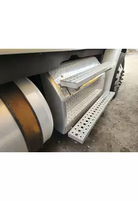 Freightliner Cascadia 132 DPF (Diesel Particulate Filter)