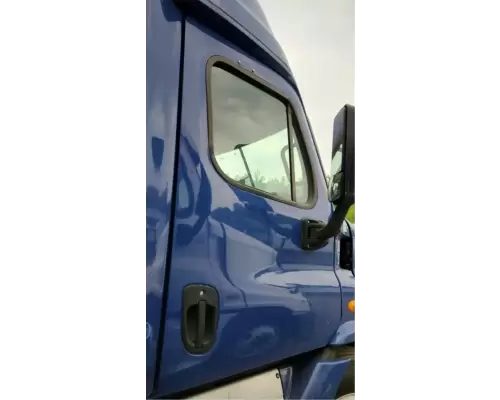 Freightliner Cascadia 132 Door Assembly, Front