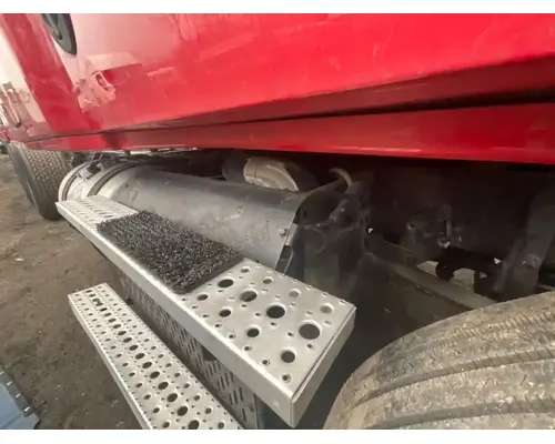 DPF (Diesel Particulate Filter) Freightliner Cascadia 132 Complete Recycling Group LLC