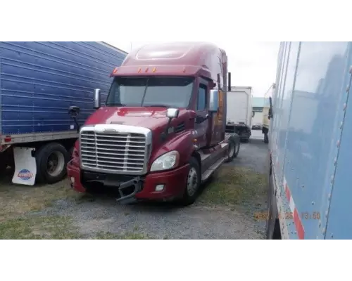 Freightliner Cascadia 132 Mirror (Side View)