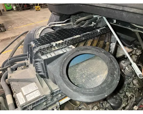 Air Cleaner Freightliner CASCADIA Vander Haags Inc Sf