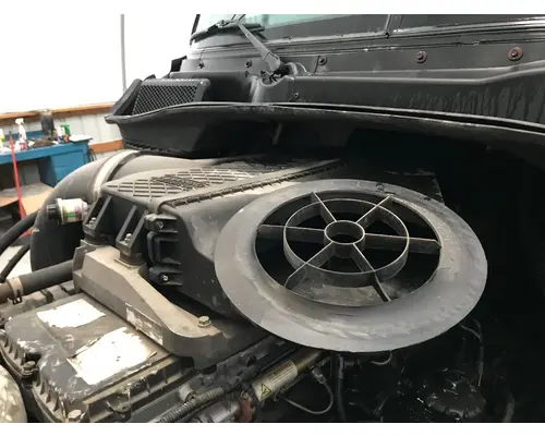 Air Cleaner Freightliner CASCADIA Vander Haags Inc Cb