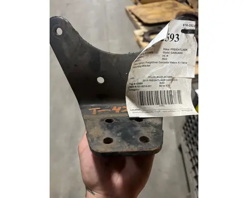 Brackets, Misc. FREIGHTLINER Cascadia K &amp; R Truck Sales, Inc.