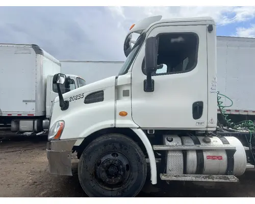 Cab FREIGHTLINER CASCADIA DTI Trucks
