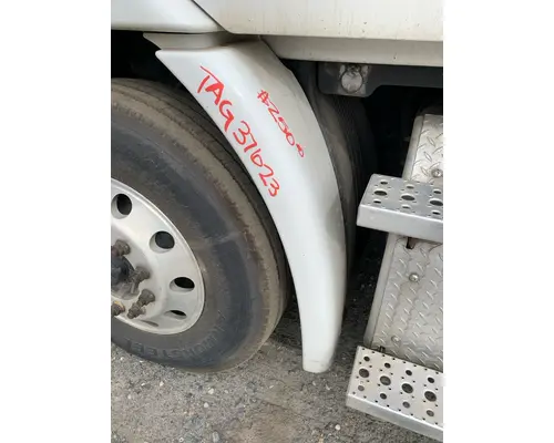 Fender Extension FREIGHTLINER CASCADIA Hagerman Inc.
