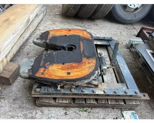 Fifth Wheel FREIGHTLINER CASCADIA Camerota Truck Parts