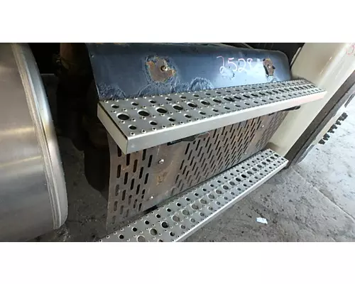 Muffler FREIGHTLINER CASCADIA Sam's Riverside Truck Parts Inc