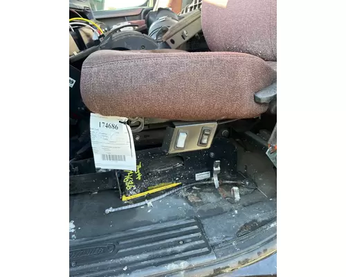 Freightliner Cascadia Seat, Front