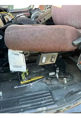 Freightliner Cascadia Seat, Front