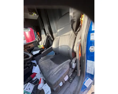 Freightliner Cascadia Seat, Front