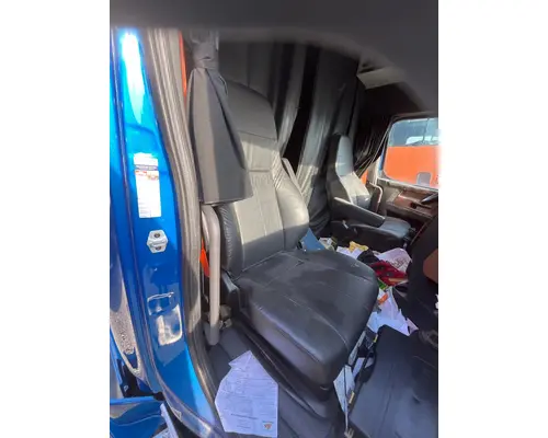 Freightliner Cascadia Seat, Front