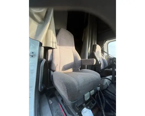 Freightliner Cascadia Seat, Front