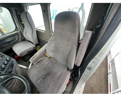 Seat, Front FREIGHTLINER CASCADIA DTI Trucks