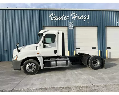 Complete Vehicle Freightliner CASCADIA Vander Haags Inc Dm