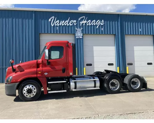 Complete Vehicle Freightliner CASCADIA Vander Haags Inc Cb