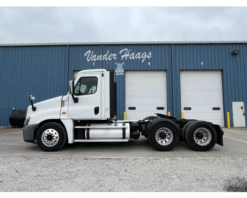 Complete Vehicle Freightliner CASCADIA Vander Haags Inc Kc