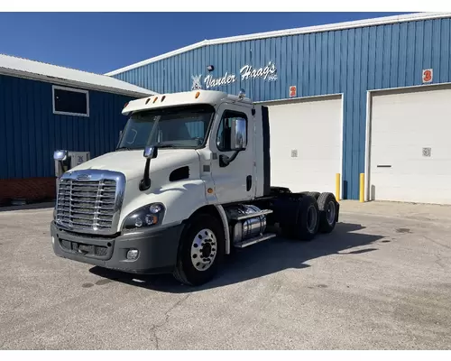 Complete Vehicle Freightliner CASCADIA Vander Haags Inc WM