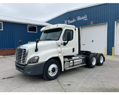 Complete Vehicle Freightliner CASCADIA Vander Haags Inc WM