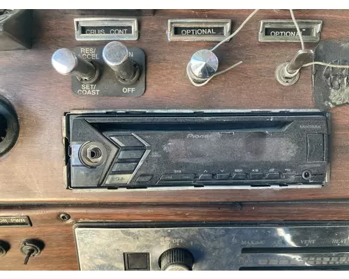 Radio Freightliner CLASSIC XL Vander Haags Inc Dm