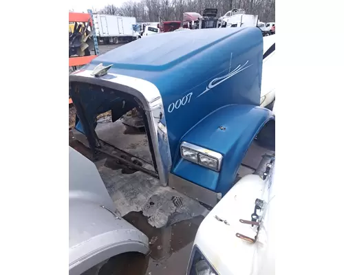 Hood FREIGHTLINER CLASSIC XL 2679707 Ontario Inc