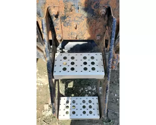 Step FREIGHTLINER CLASSIC XL ReRun Truck Parts