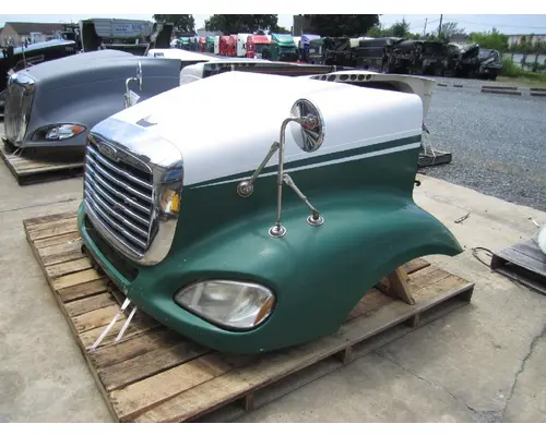 Hood FREIGHTLINER COLUMBIA 112  LKQ Heavy Truck Maryland