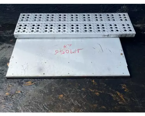 Freightliner Columbia 112 Battery Box