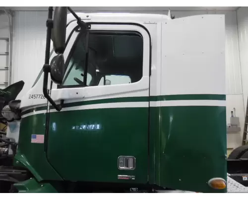 Cab FREIGHTLINER COLUMBIA 112 LKQ Thompson Motors - Wykoff