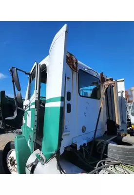 Freightliner Columbia 112 Cab