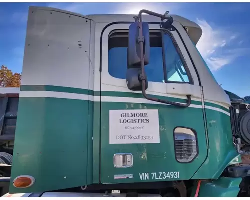 Freightliner Columbia 112 Cab