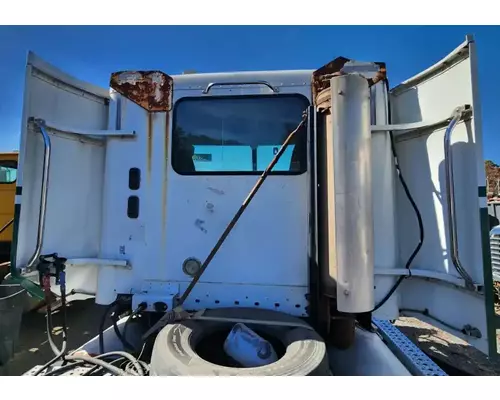 Freightliner Columbia 112 Cab