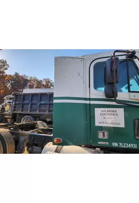 Freightliner Columbia 112 Side Fairing