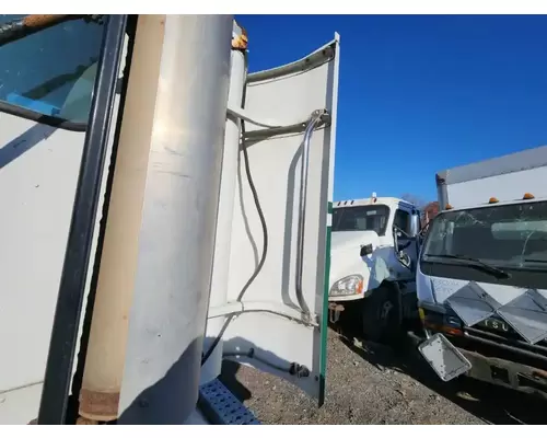 Freightliner Columbia 112 Side Fairing