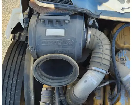 Freightliner Columbia 120 Air Cleaner